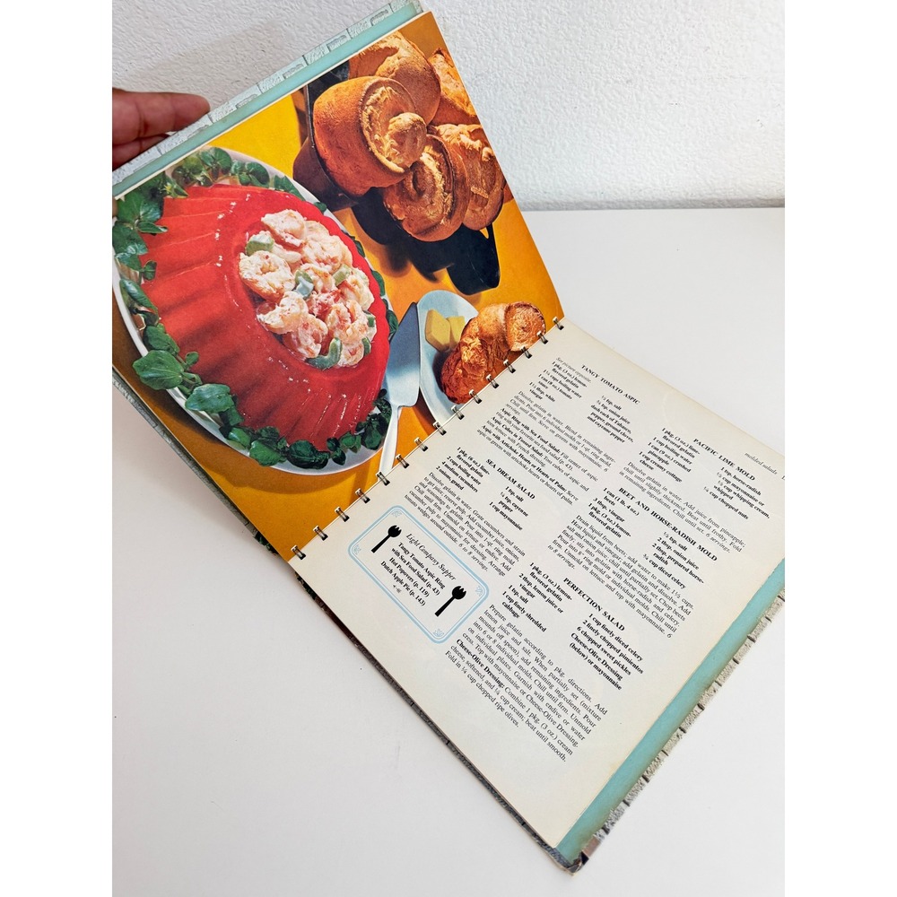Betty Crocker's New Good and Easy Cook Book Vintage Spiral Bound 1962 Edition - Picture 3 of 6